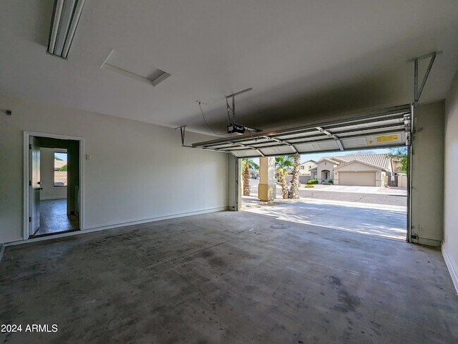 Building Photo - 15432 W Tasha Cir