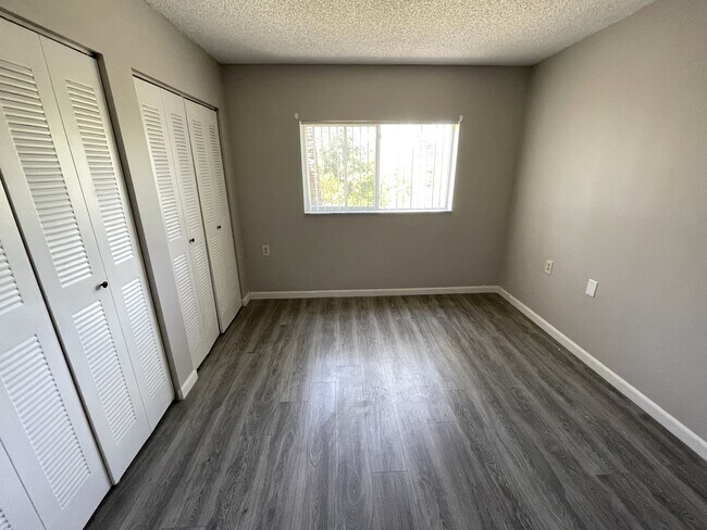 Building Photo - 1153 Lake Victoria Dr