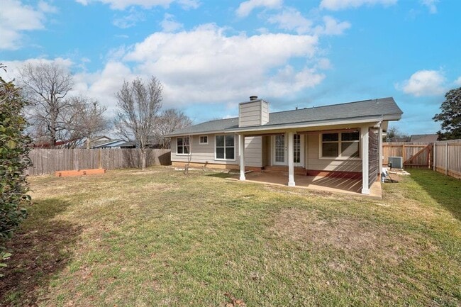 Building Photo - 402 Hillside Dr