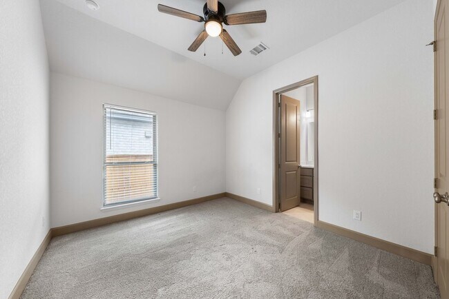 Building Photo - 316 Hulda Trl