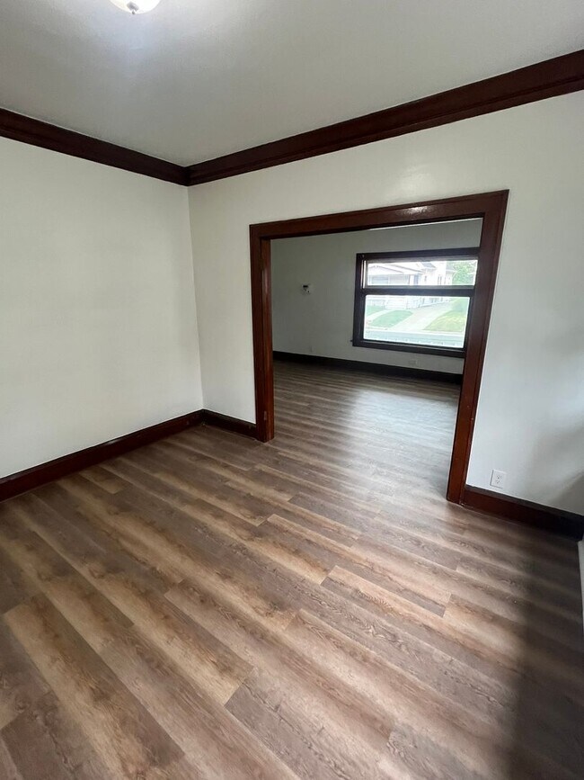 Building Photo - Charming 4-Bedroom Single-Family Home in C...