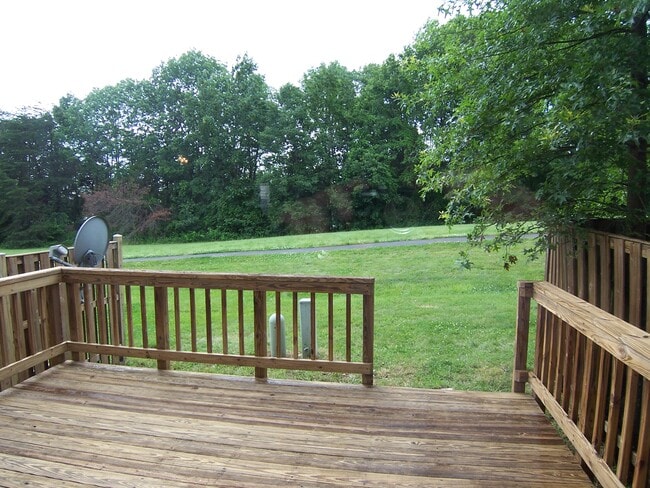 Building Photo - 10934 Mission Ridge Dr