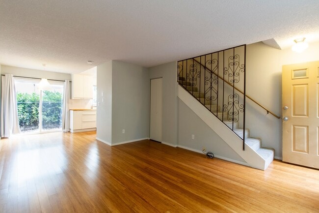 Building Photo - becju03