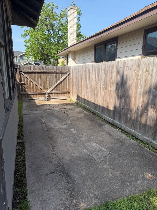 Building Photo - 4530 Walker St
