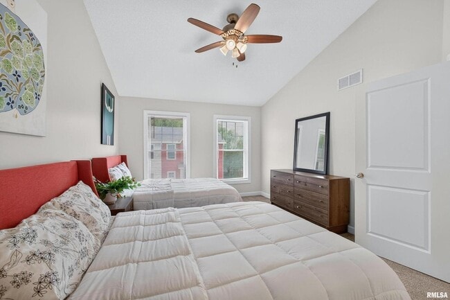 Building Photo - 4833 Lauren Ln