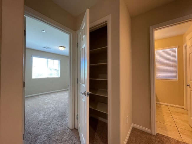 Building Photo - 4 BED 2.5 BATH 2 CAR GARAGE SINGLE FAMILY ...