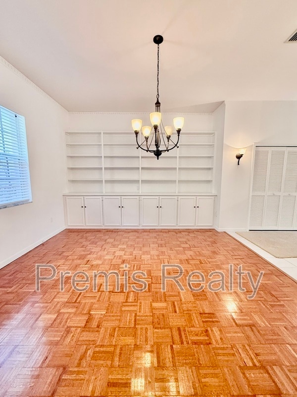 Building Photo - 642 Weathersfield Dr