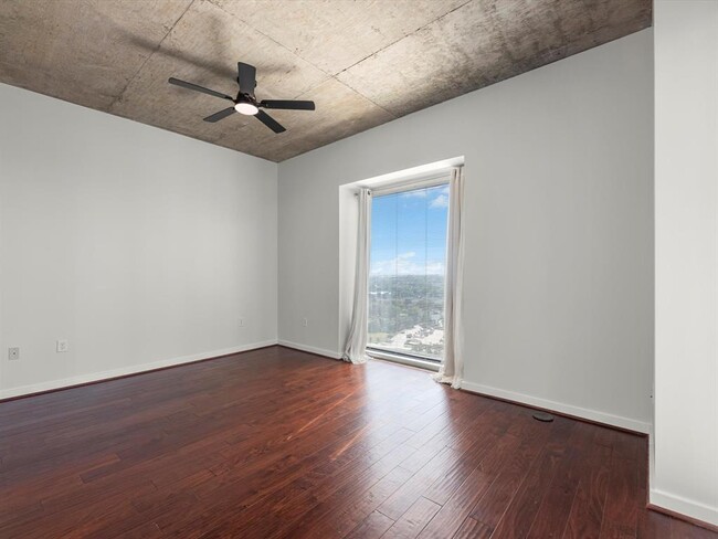 Building Photo - 5925 Almeda Rd