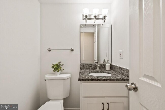 Building Photo - 8914 Shamrock Ct