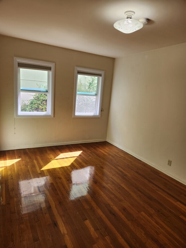 Bed Room - 150 N Catalina St