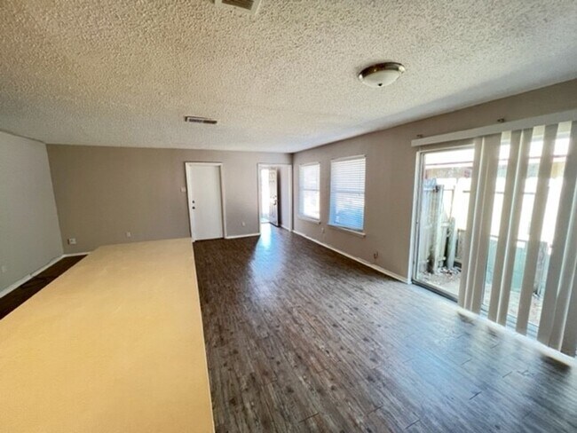 Building Photo - 8928-8928 Greenmound Ave