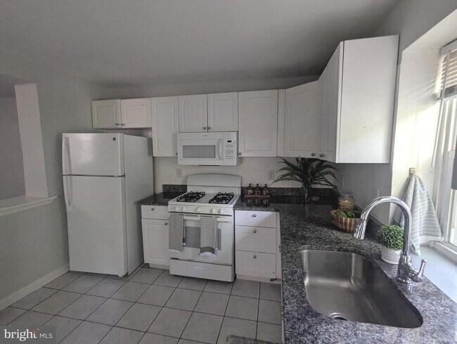 Building Photo - 657 N 37th St