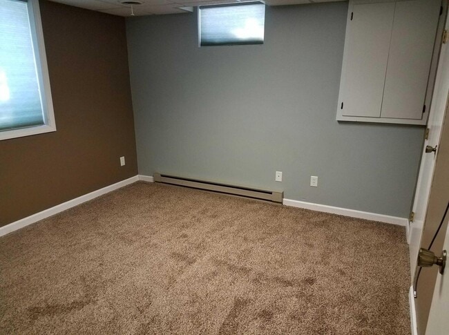 Building Photo - 1006 Valley View Dr