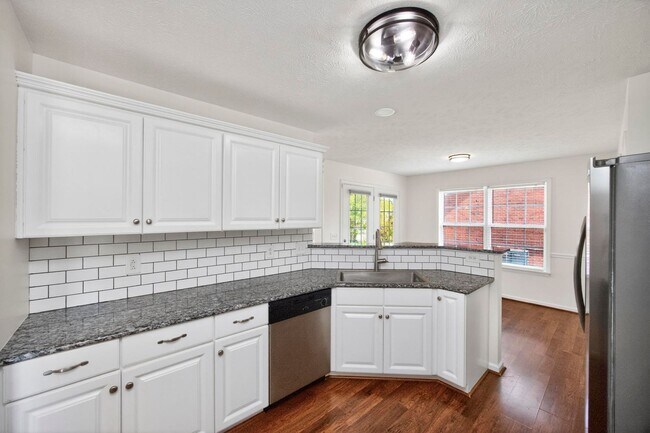 Building Photo - 197 Red Jacket Trce