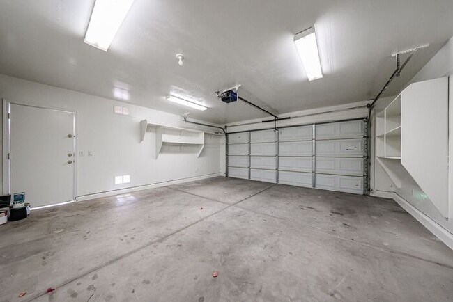 Building Photo - Introducing a stunning 4-bedroom, 2.5-bath...