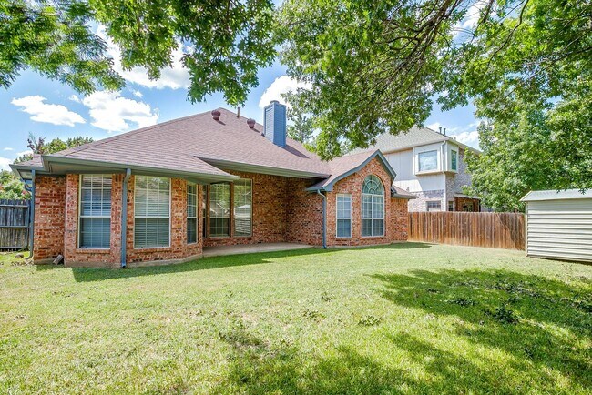 Building Photo - Freshly Remodeled 3 Bedroom, 2 Bath Home Awaiting New Tenants- FWISD- 76133
