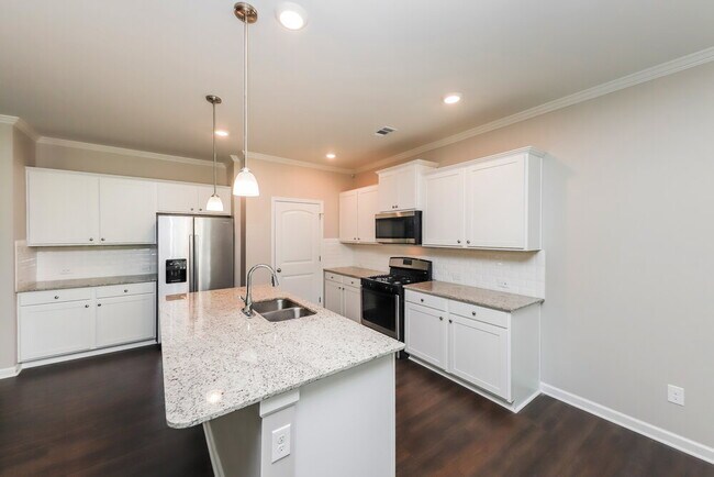 Building Photo - 384 Huntleigh Shores Ln