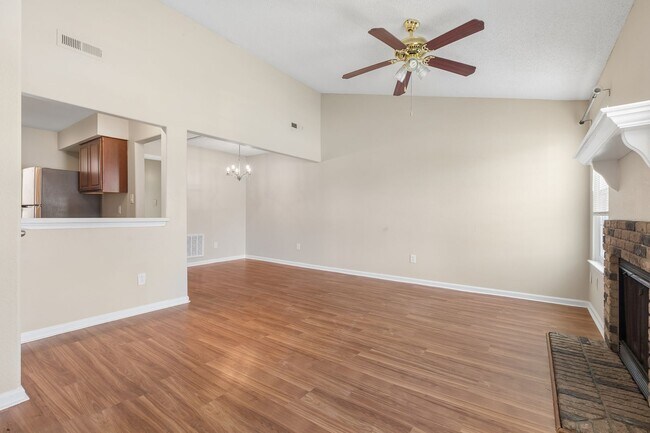 Building Photo - 3908 Buchanan Dr