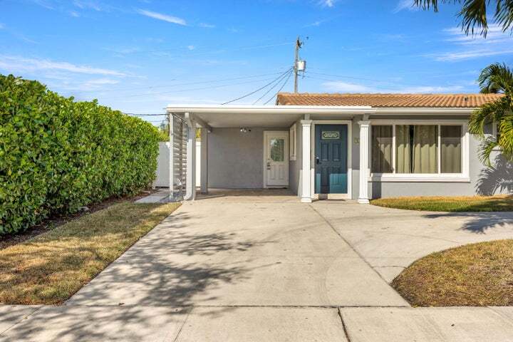 Building Photo - 921 SE 13th Ct