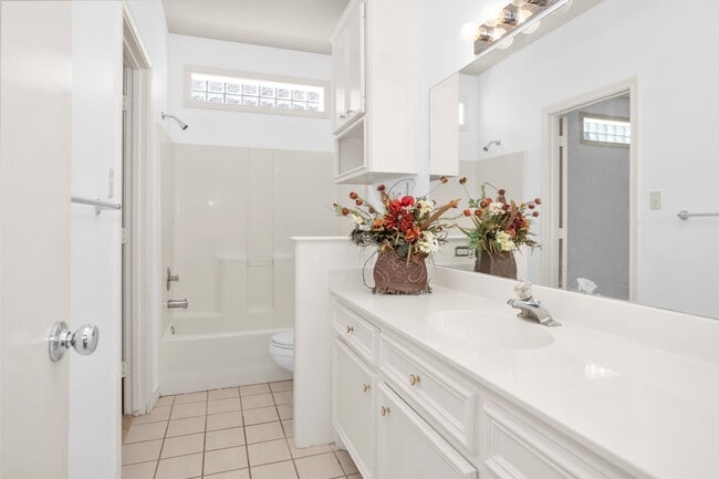 Building Photo - 106 Fairway View Ct