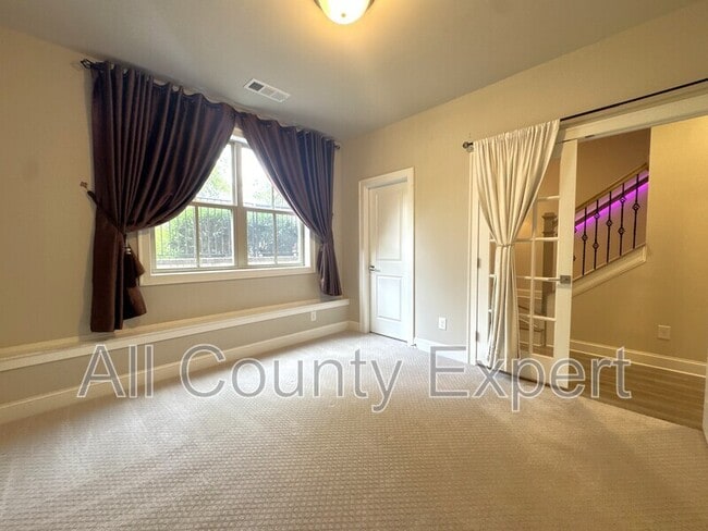 Building Photo - 1529 Huntwood Ct