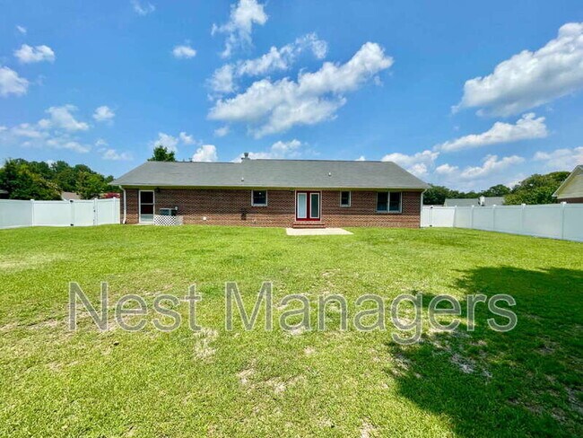 Building Photo - 172 Finch Rd