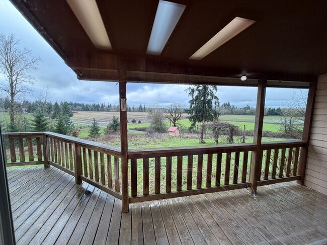 Building Photo - 3 Bedroom with a View!