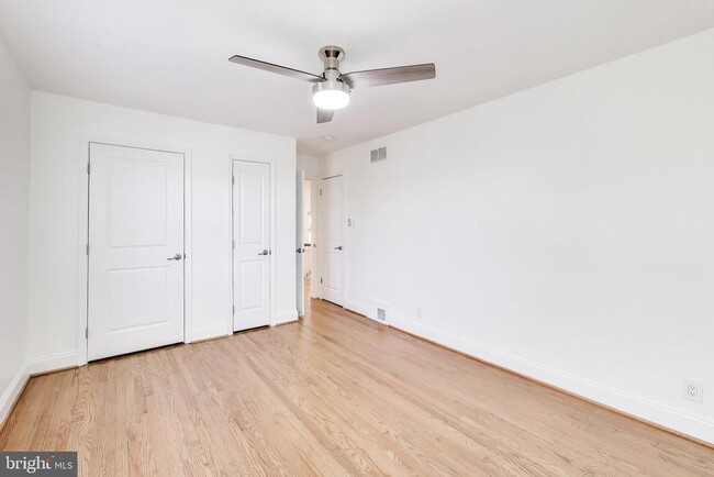 Building Photo - 3405 Carpenter St SE