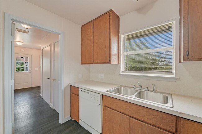 Building Photo - 200 Creekside Trail