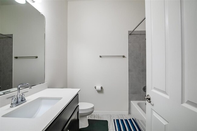 Building Photo - 2921 Zelma Dr