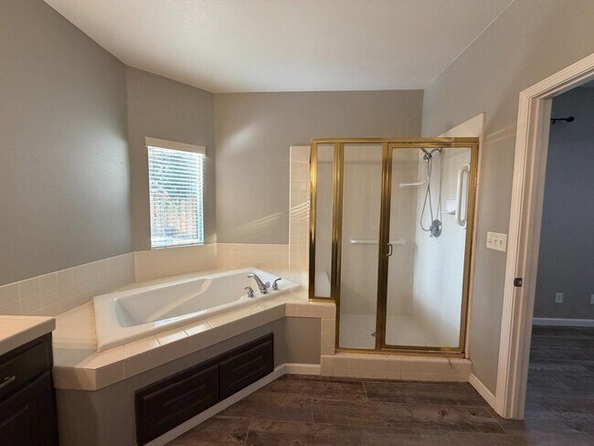 Building Photo - 2785 E Shea Dr