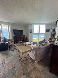 Building Photo - 2405 Kalanianaole St