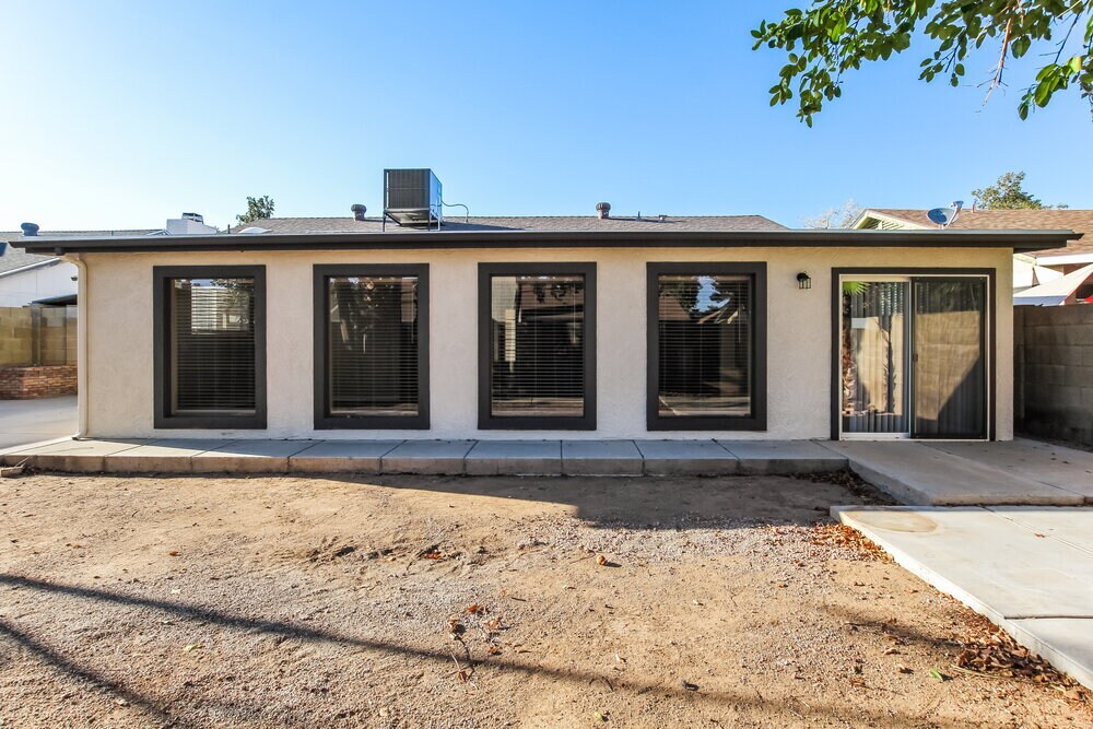 Building Photo - 1101 W Wickieup Ln