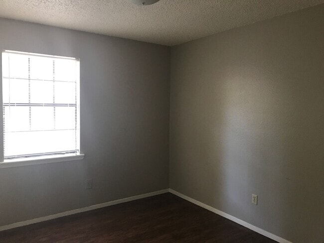 Building Photo - 144 Jester Cir