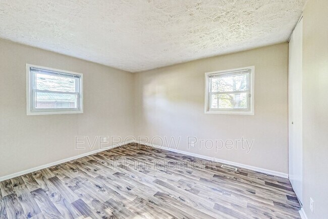 Building Photo - 3541 N Wittfield St