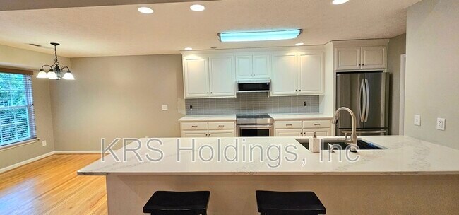 Building Photo - 215 Bayberry Ln