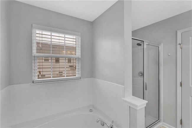 Building Photo - 1304 Pointe View Dr