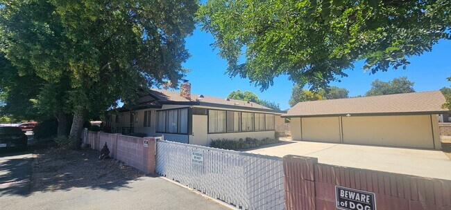Building Photo - 5 bed 2.5 bath Single Story With 3 CAR Gar...