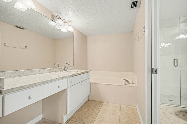 Building Photo - 1575 N Hwy A1A