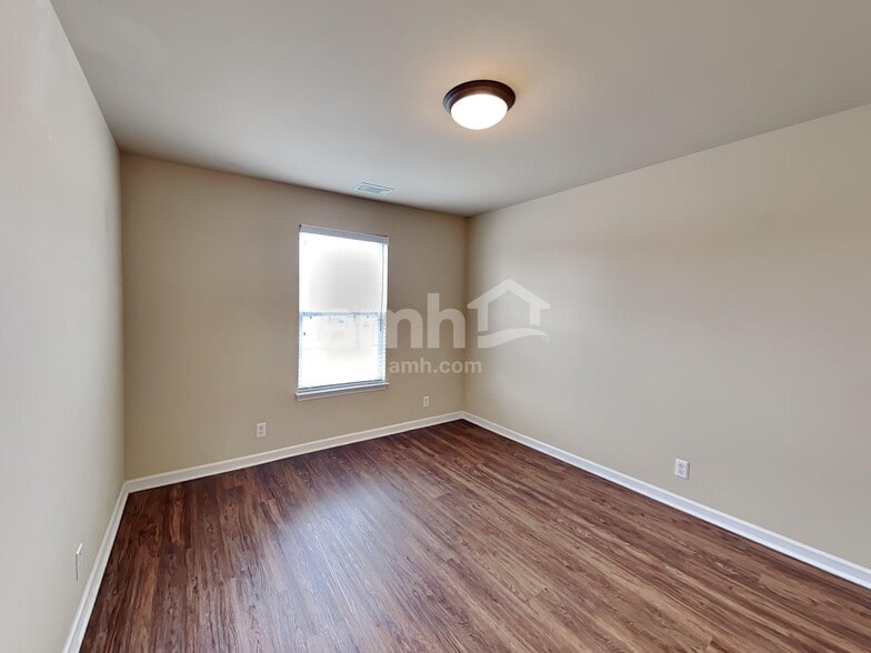 Building Photo - 2128 Branch Oak Trl