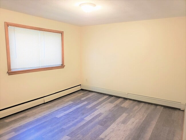 Building Photo - 33 Jacqueline Rd