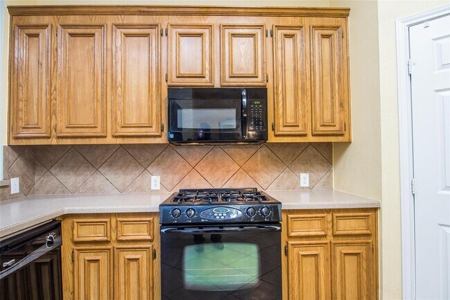 Building Photo - 8847 Distant Woods Dr