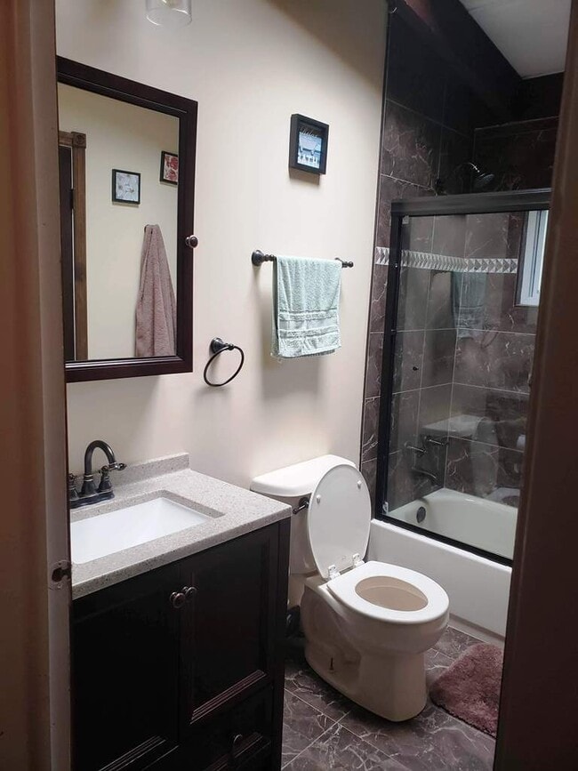 Building Photo - 10 Donenfeld Dr