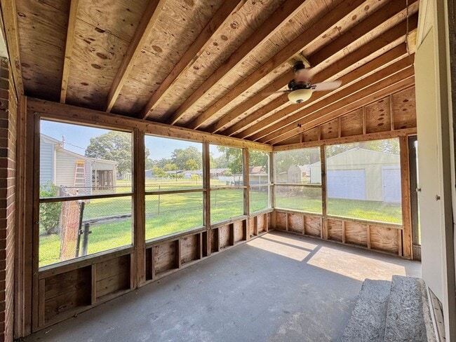 Building Photo - 806 Carolina St