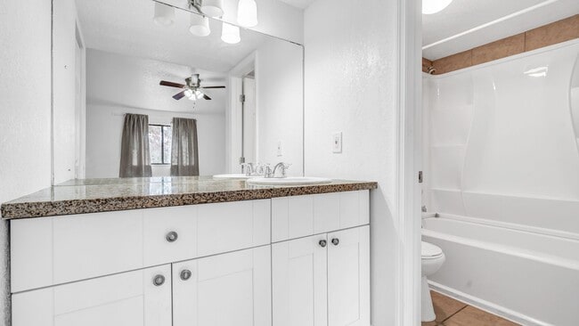 Building Photo - Spacious 1-bedroom, 1.5-bath, two-story Ki...