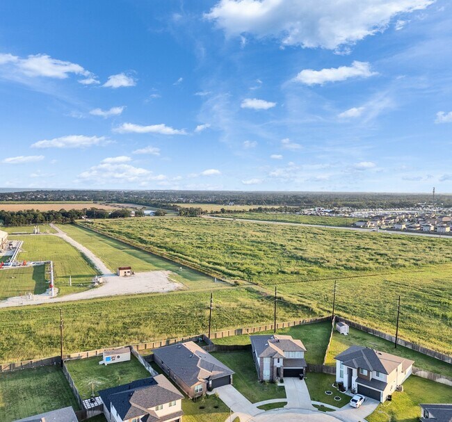 Building Photo - 14510 Rain Tree Dr