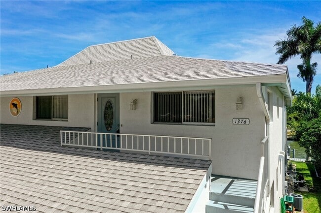 Building Photo - 1376 Chesapeake Ave