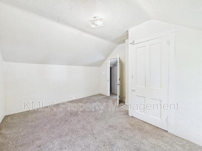 Building Photo - 534 Gage St