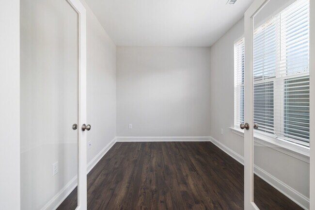 Building Photo - Available 08/15! Spacious Townhome in Prime Andrew Chapel Community