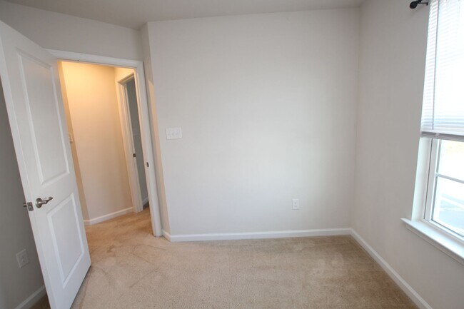 Building Photo - The Homestead- immaculate town home with c...